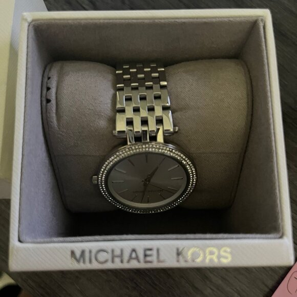 Micheal Kors Women's watch - Picture 1 of 2